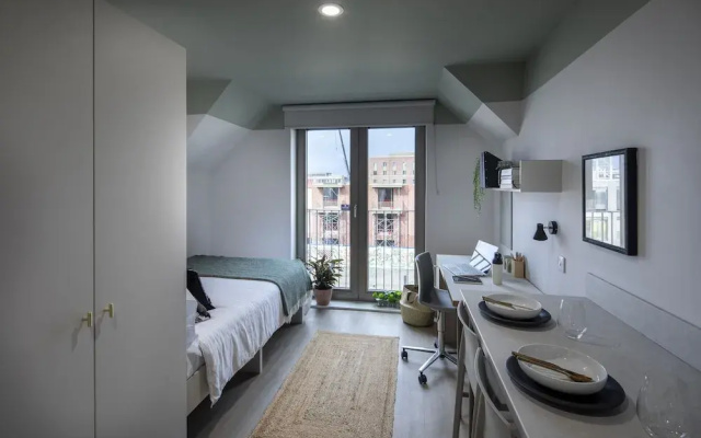 Modern Studios with Kitchen & Ensuite