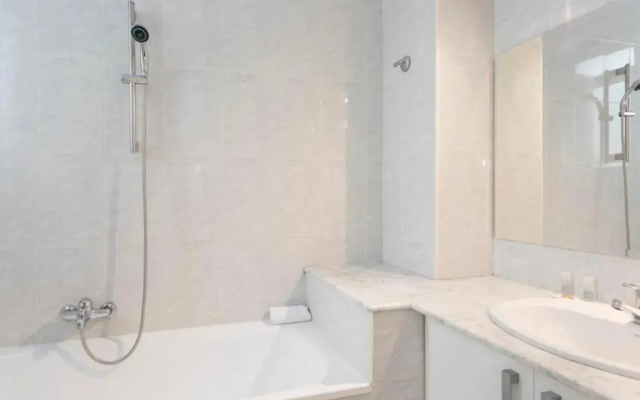 2 Bdr Eixample Apartment