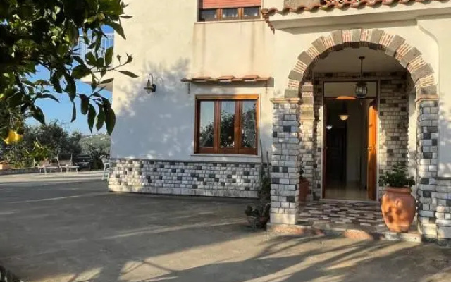 Loren House, Relaxing Location with Seaview
