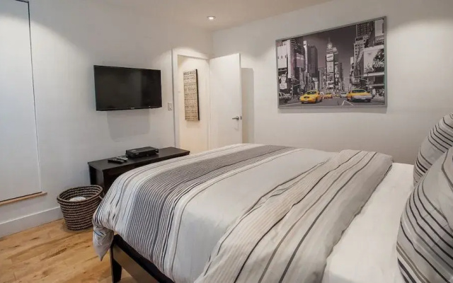 Newly Renovated Carriage House