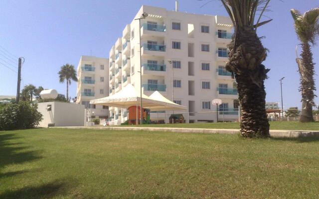 Отель Trizas Hotel Apartments Кипр, Протарас - отзывы, цены и фото номеров - забронировать отель Trizas Hotel Apartments онлайн вид на фасад