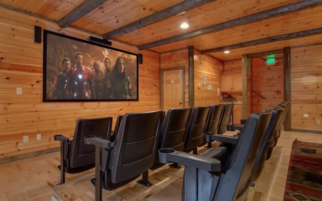 Pine Tree Lodge by Jackson Mountain Rentals