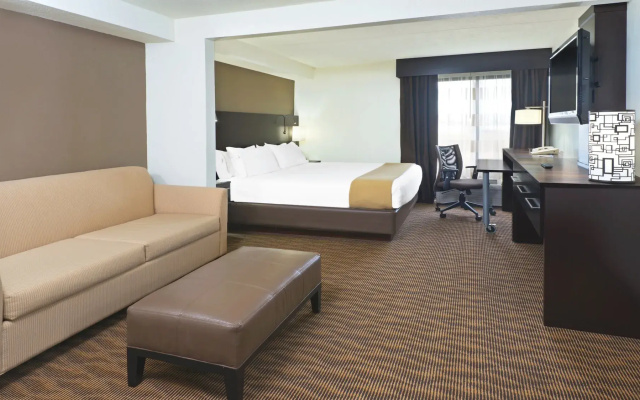 Holiday Inn Express Hotel & Suites Colby