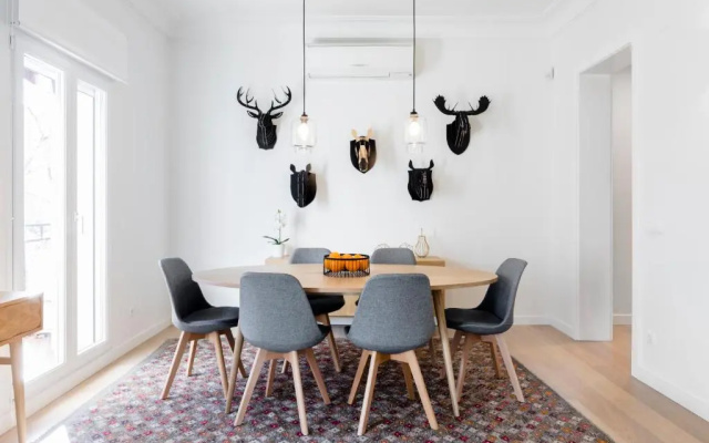 Príncipe de Vergara Apartment II by FlatSweetHome