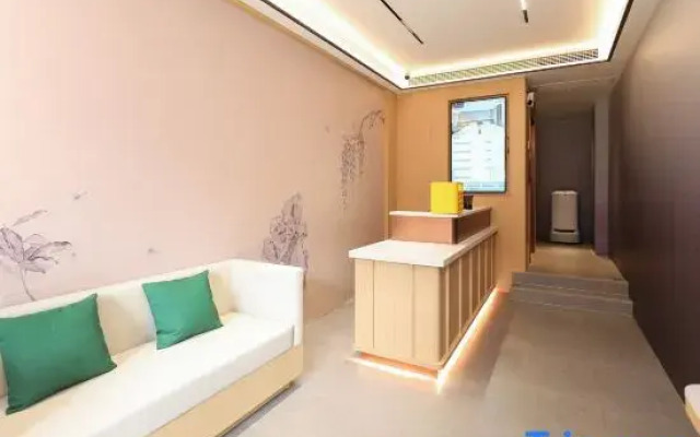 Ruiji Residence Hotel (Nanjing Confucius Temple Sanshan Street Subway Station)