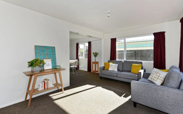 Sunny Christchurch Townhouse