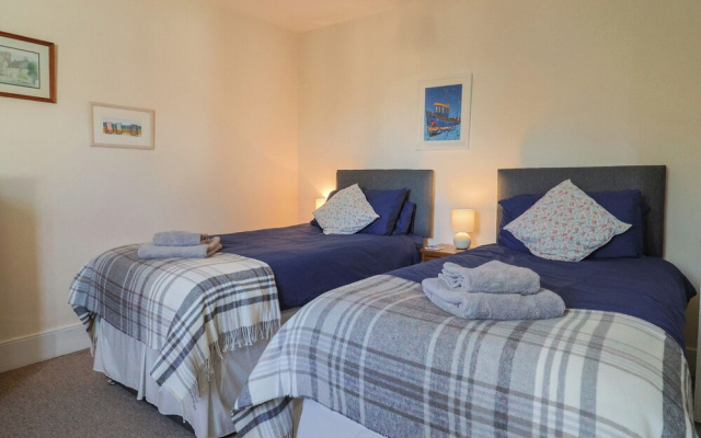 4 Lymbrook Cottages
