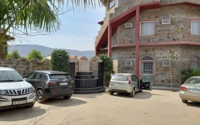 Van Chhavi Resort