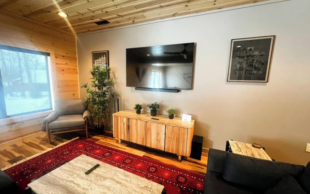 Black Diamond Lodge by Taylor Made Deep Creek
