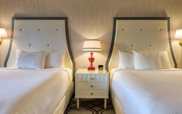 Курорт Paris Las Vegas Resort & Casino