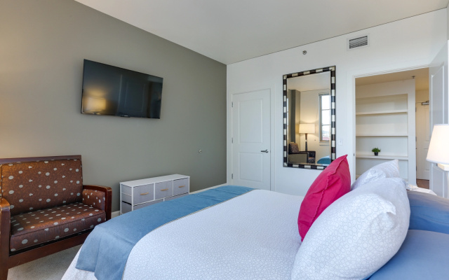 Bright Recently Upgraded Apt – Downtown Location