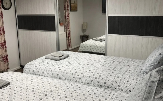 Impeccable 2-bed House Near City Centre