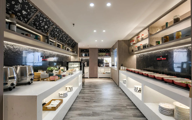 Echarm Plus Hotel (Xi'an Shirong International Bachenmen Subway Station)
