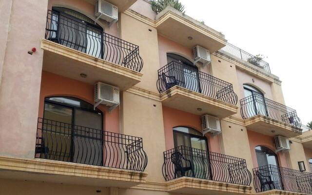 Отель Akwador Guest House Марсаскала вид на фасад