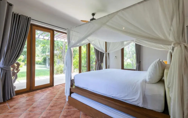 Large 6 Bed Luxury Villa on the Golf Course (PHJ)