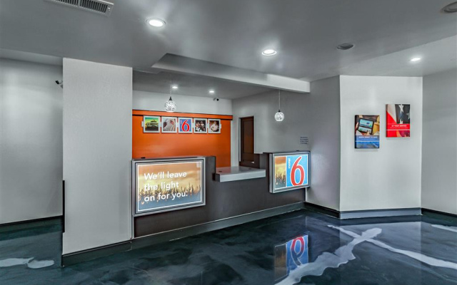 Motel 6 Augusta, KS