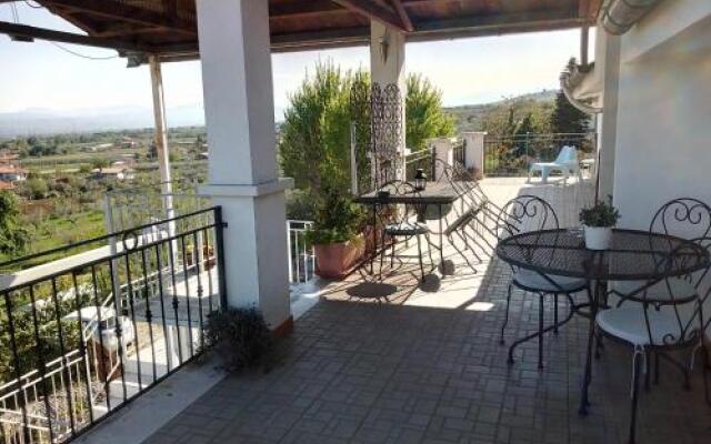 Отель B&B La Casa Bianca Фоссачезия вид на фасад