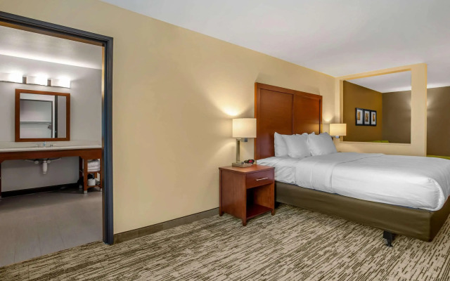 Comfort Inn and Suites Ames near ISU Campus