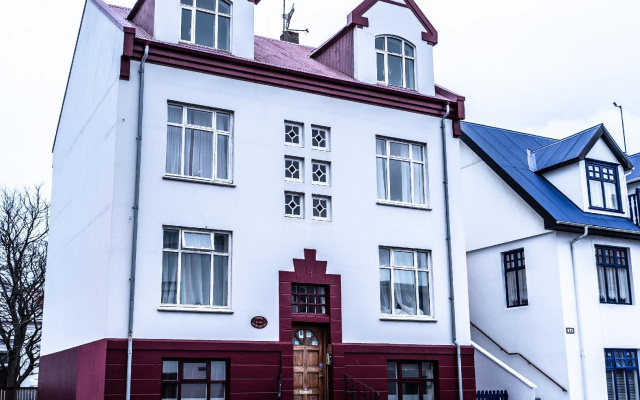 Luna Apartments