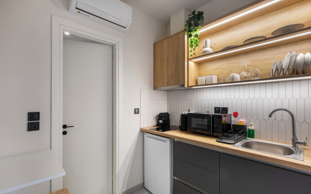 Oraya Chic Studio with Balcony in Athens