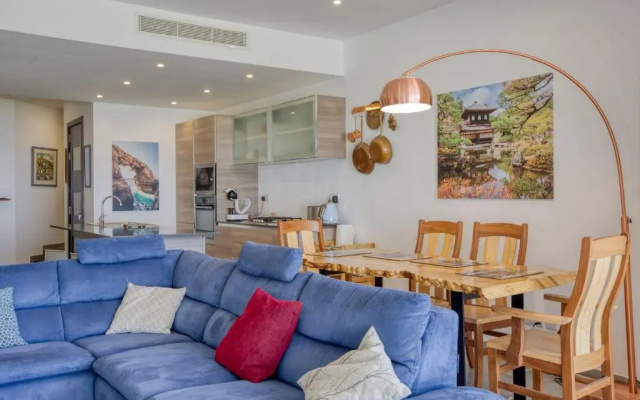 Apartment With Pool-hosted by Sweetstay