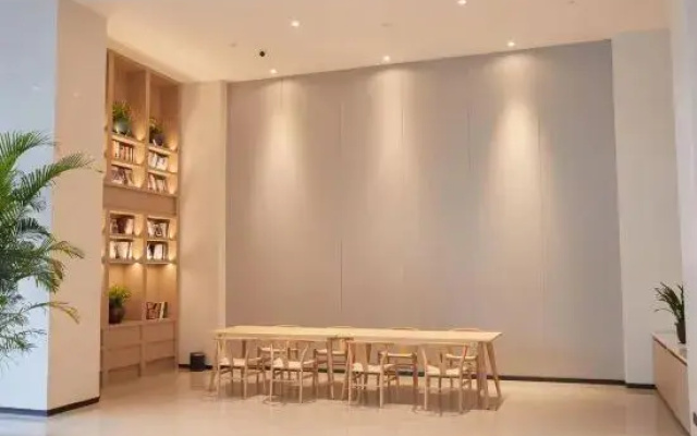 Crown Hotel Junyue