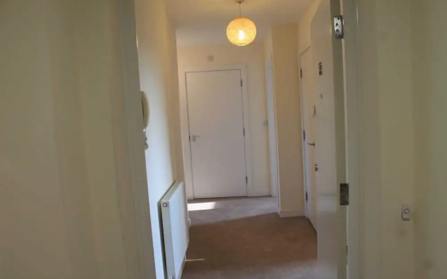 Remarkable 2-bed Apartment in Reading
