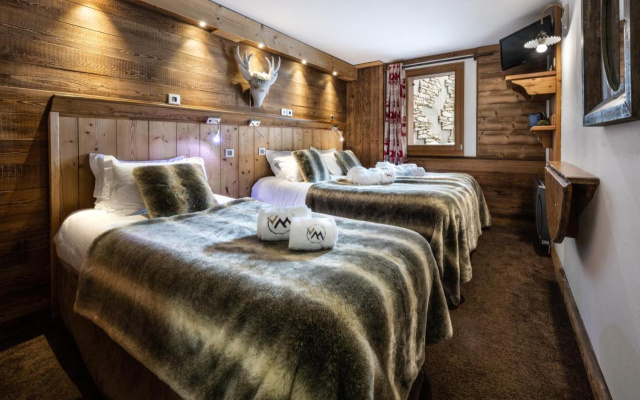 Hotel Ski Lodge