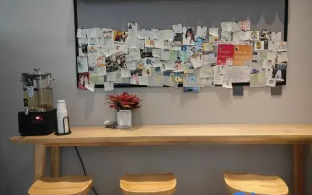 Xiaoyao Bear Hostel (Beijing South Railway Station Caoqiao Subway Station)