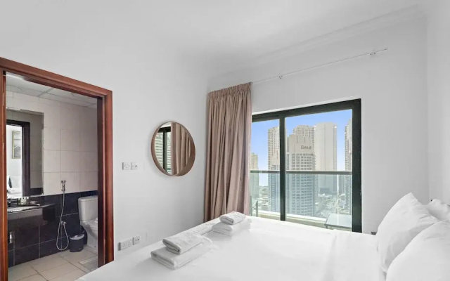 WelHome - Stunning High-Rise with Canal View Near MarinaMall