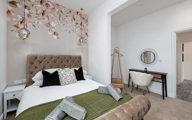 Spacious sea View Apartment in Pwllheli, No Deposit