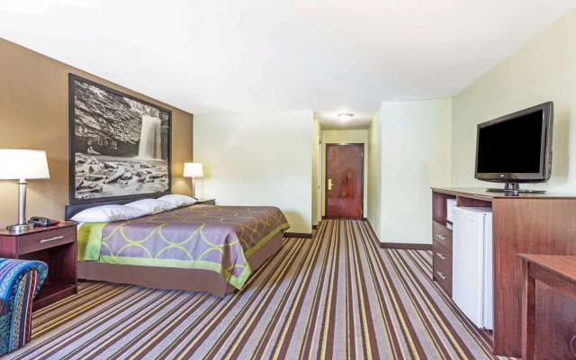 Super 8 by Wyndham Hull Street Midlothian / Richmond Area