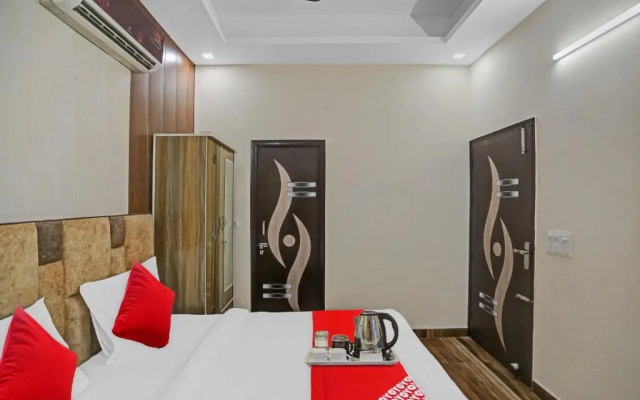 OYO Flagship 70247 Hotel Lavish