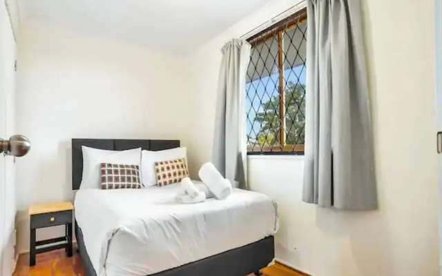 Lovely 2-Bedroom Rental with Parking Zodiak Stays