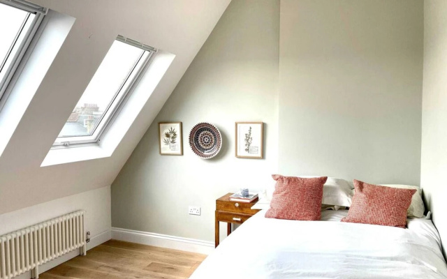 Unique 2 Bedroom Penthouse Apartment in Kensal Rise