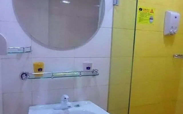 Home Inn Shijiazhuang West Heping Road Baiqiuen Hospital