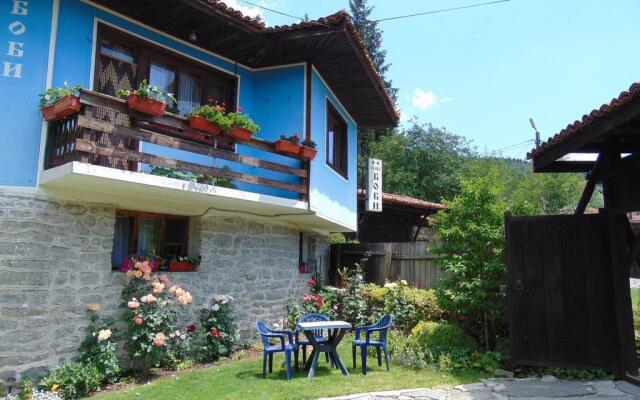 Отель Bobi Guest House Болгария, Копривштица - отзывы, цены и фото номеров - забронировать отель Bobi Guest House онлайн вид на фасад