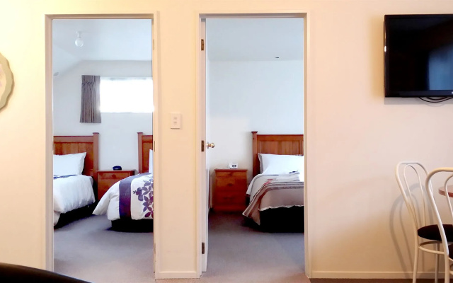 Rosewood Court Motel