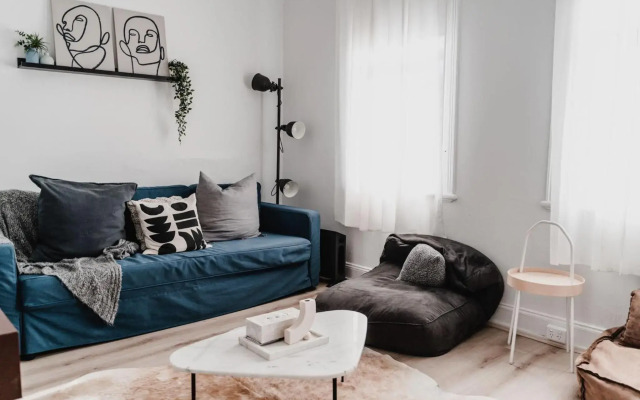 Your home on Smith St Collingwood (With Parking)