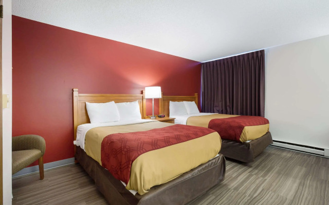 Econo Lodge Inn & Suites Escanaba North