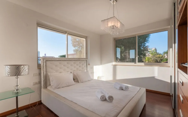 Luxurious Villa with great location