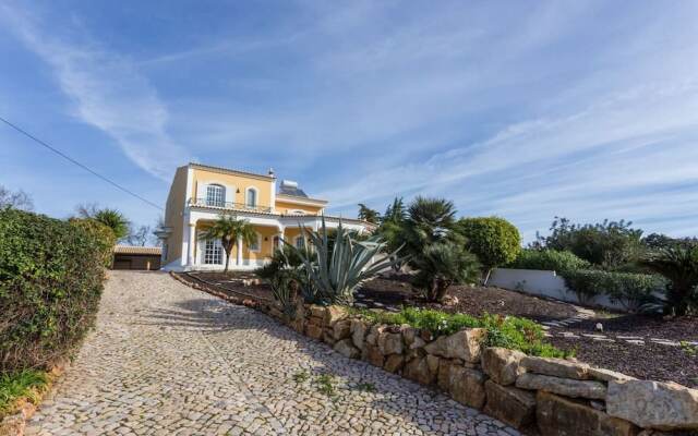 Отель 11 Villa Coelho by Pechao Пешао вид на фасад