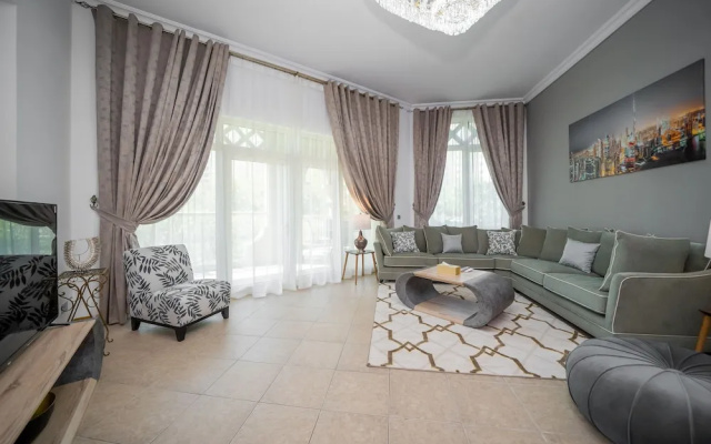 Luton Vacation Homes - Shoreline Apartment, Beach Access