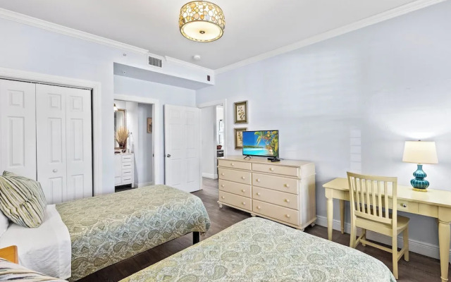 Bologna - Luxury 2-BR Condo with Lake & Golf Views at Green Links, Lely Resort. Access to Pool, Hot Tub, Tennis Courts, and Golf Courses. Near Naples Beaches & Downtown