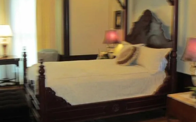 Adair Manor Bed& Breakfast