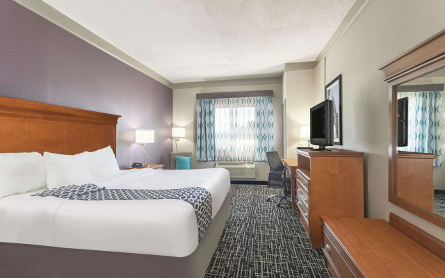 La Quinta Inn And Suites Jackson Airport