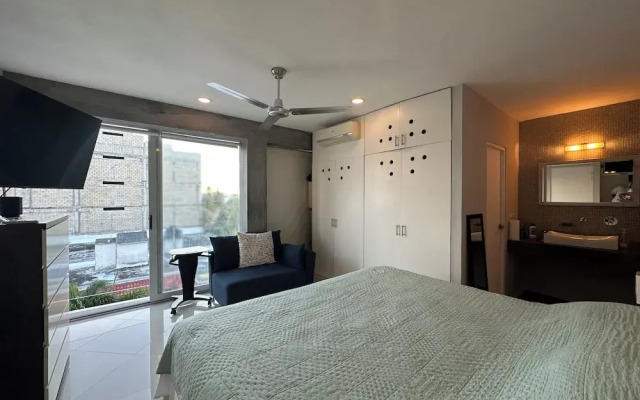 2BR Penthouse with Rooftop Pool