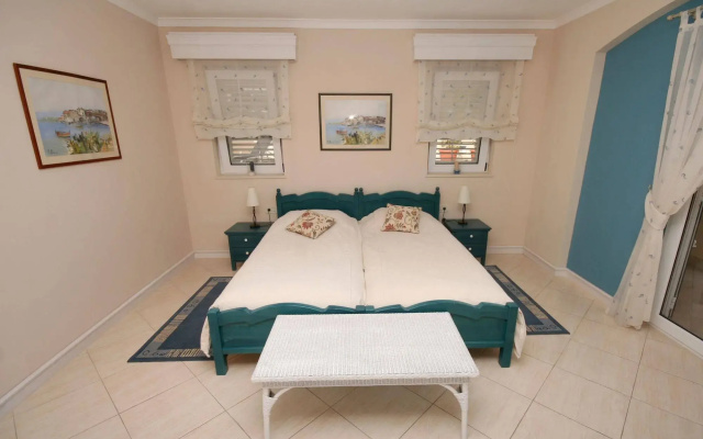Abalone Hotel