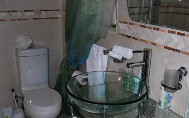 Roniques Guest House