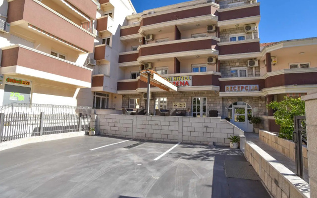Apartments Mena